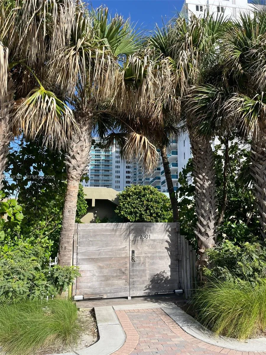 2301 Collins Ave #326 Miami Beach, FL 33139