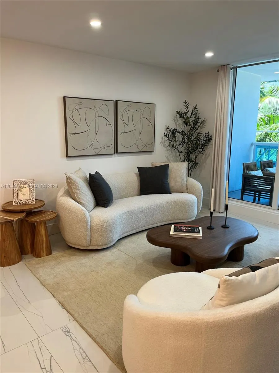 2301 Collins Ave #326 Miami Beach, FL 33139