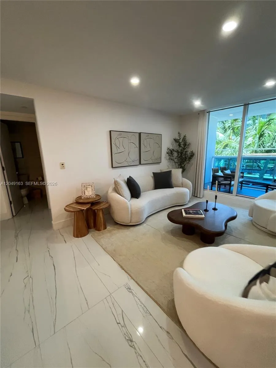 2301 Collins Ave #326 Miami Beach, FL 33139
