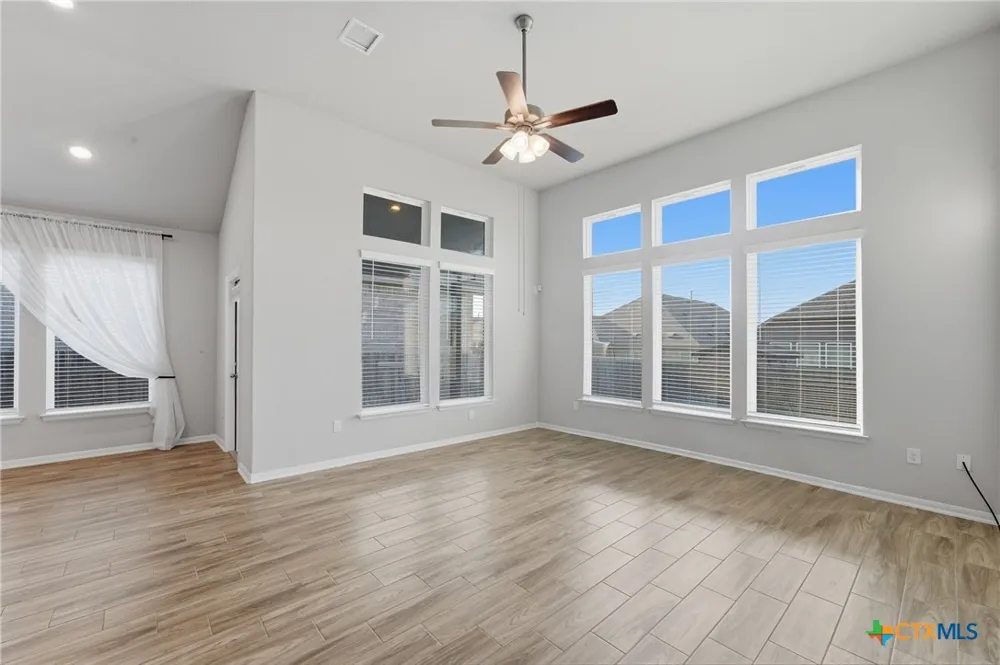 369 Durian Loop Buda, TX 78610