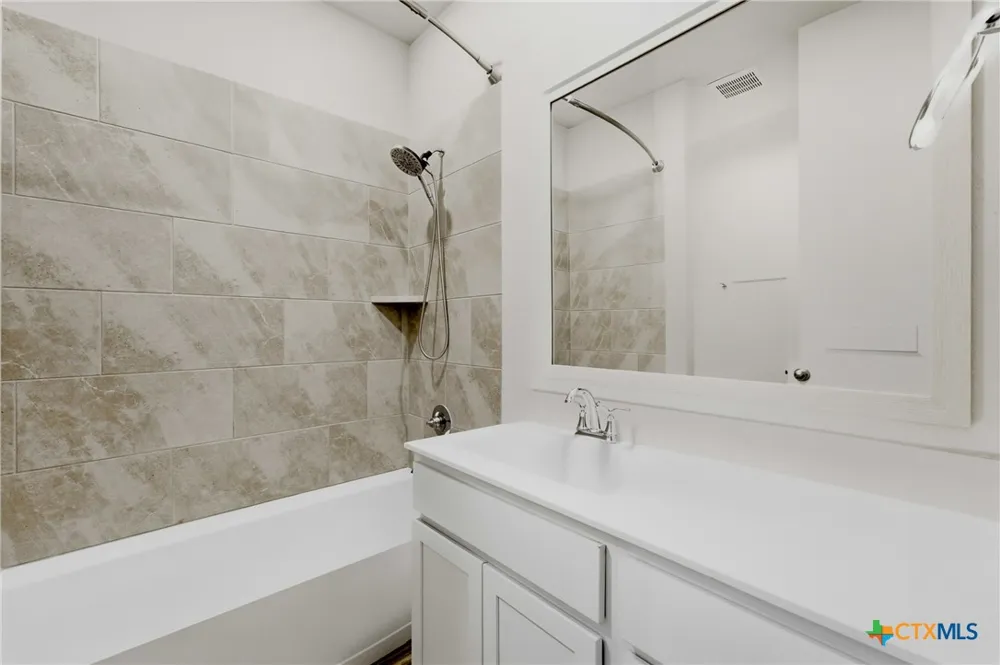 369 Durian Loop Buda, TX 78610