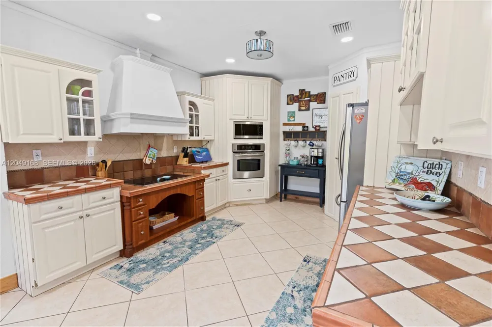 901 Dove Ave Miami Springs, FL 33166