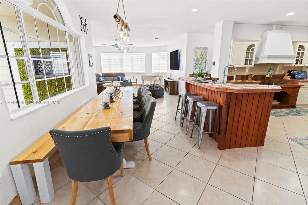 901 Dove Ave Miami Springs, FL 33166
