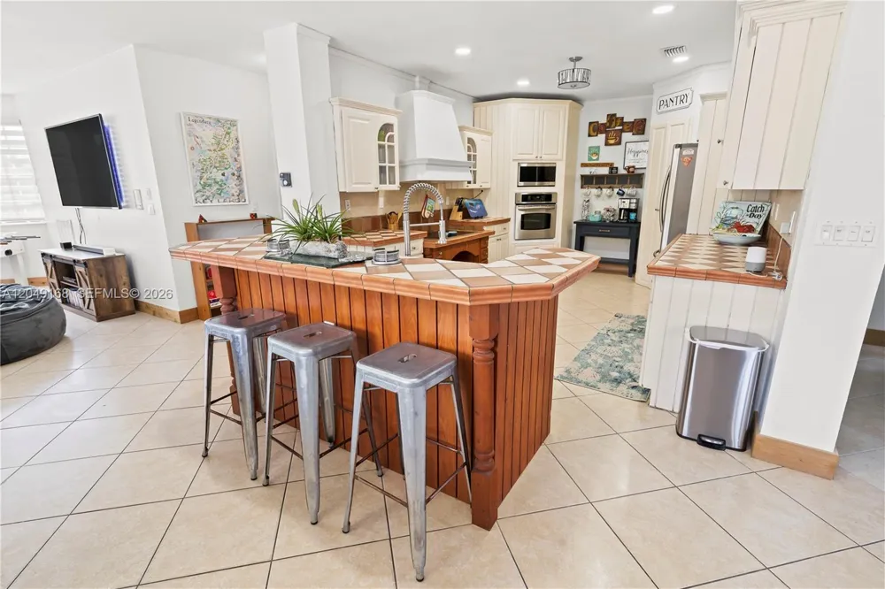 901 Dove Ave Miami Springs, FL 33166