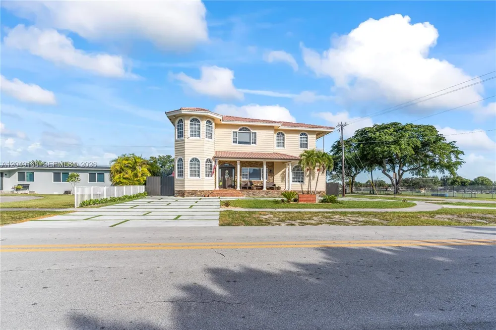 901 Dove Ave Miami Springs, FL 33166
