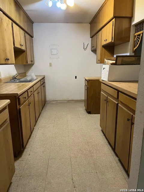 212 S APPLE ST Pearsall, TX 78061
