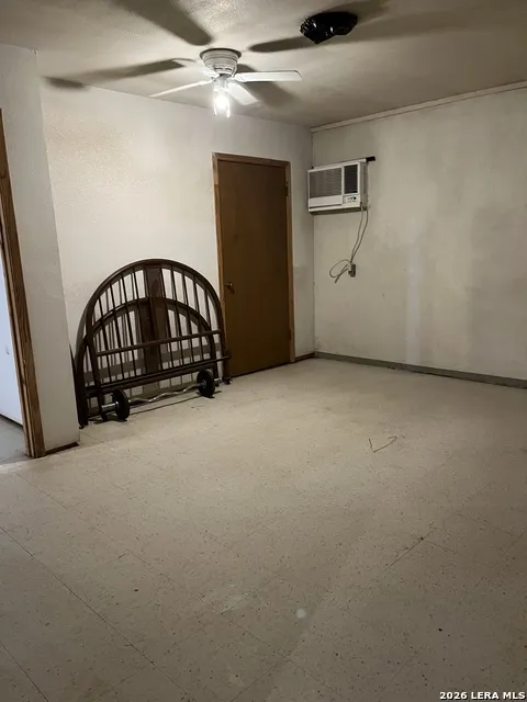 212 S APPLE ST Pearsall, TX 78061