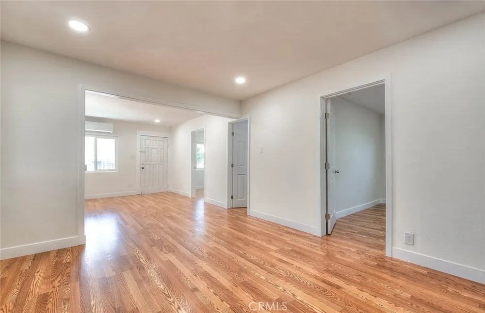 5506 Holmes Avenue Los Angeles, CA 90058