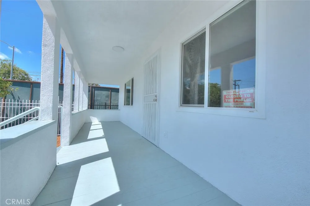 5506 Holmes Avenue Los Angeles, CA 90058