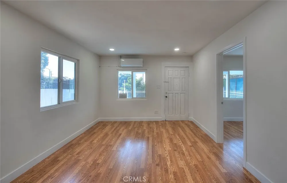 5506 Holmes Avenue Los Angeles, CA 90058