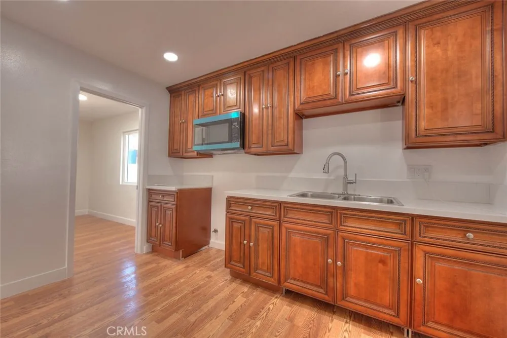 5506 Holmes Avenue Los Angeles, CA 90058