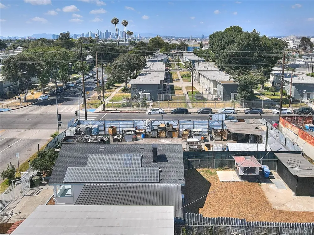5506 Holmes Avenue Los Angeles, CA 90058