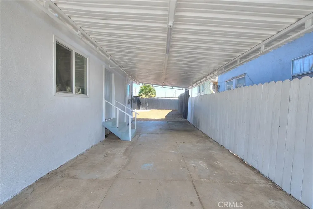5506 Holmes Avenue Los Angeles, CA 90058