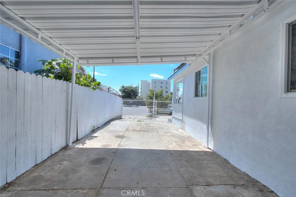 5506 Holmes Avenue Los Angeles, CA 90058