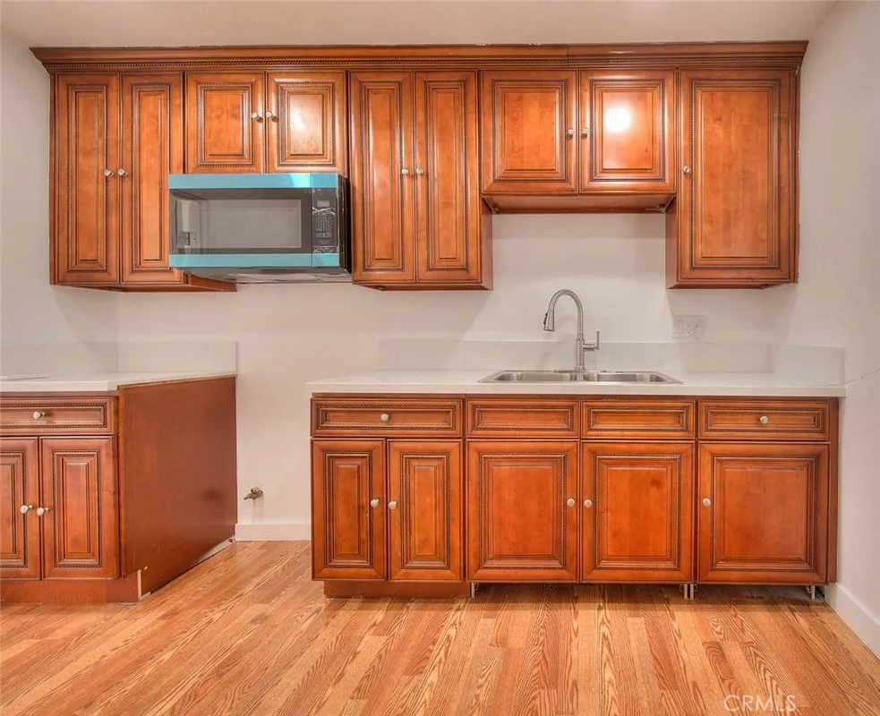 5506 Holmes Avenue Los Angeles, CA 90058