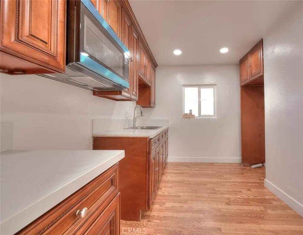 5506 Holmes Avenue Los Angeles, CA 90058