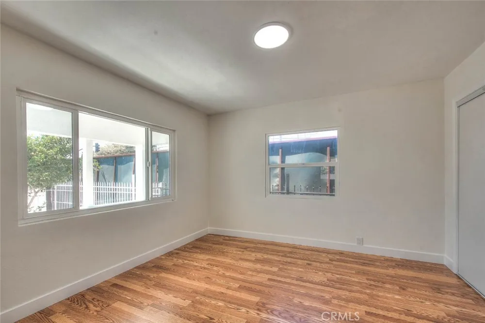5506 Holmes Avenue Los Angeles, CA 90058