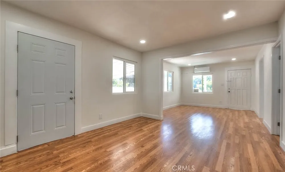 5506 Holmes Avenue Los Angeles, CA 90058