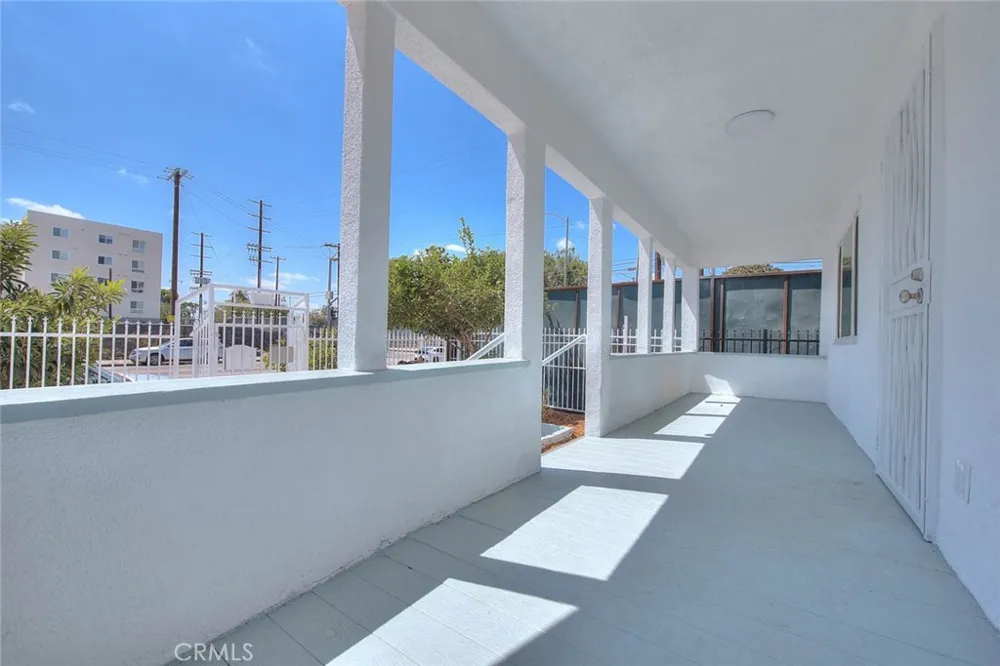 5506 Holmes Avenue Los Angeles, CA 90058