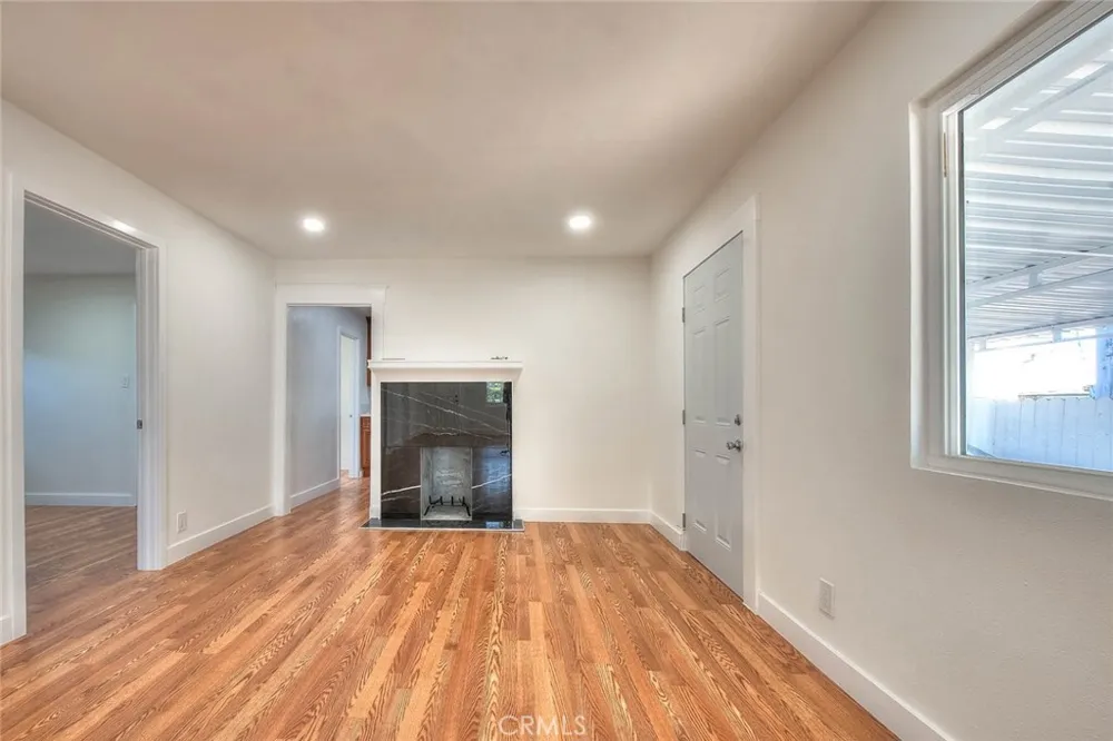 5506 Holmes Avenue Los Angeles, CA 90058
