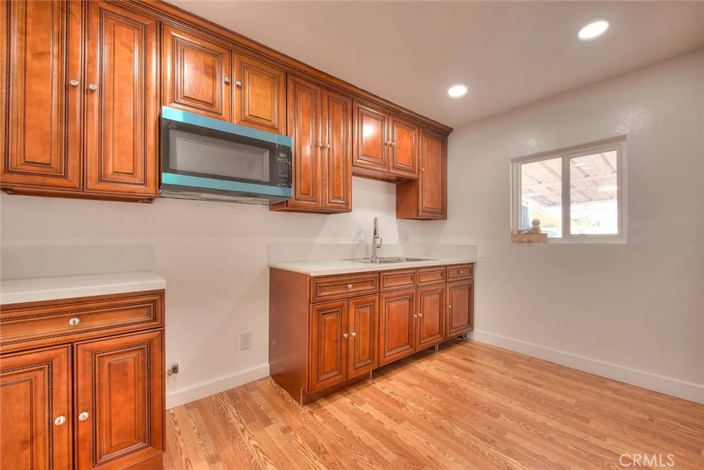 5506 Holmes Avenue Los Angeles, CA 90058