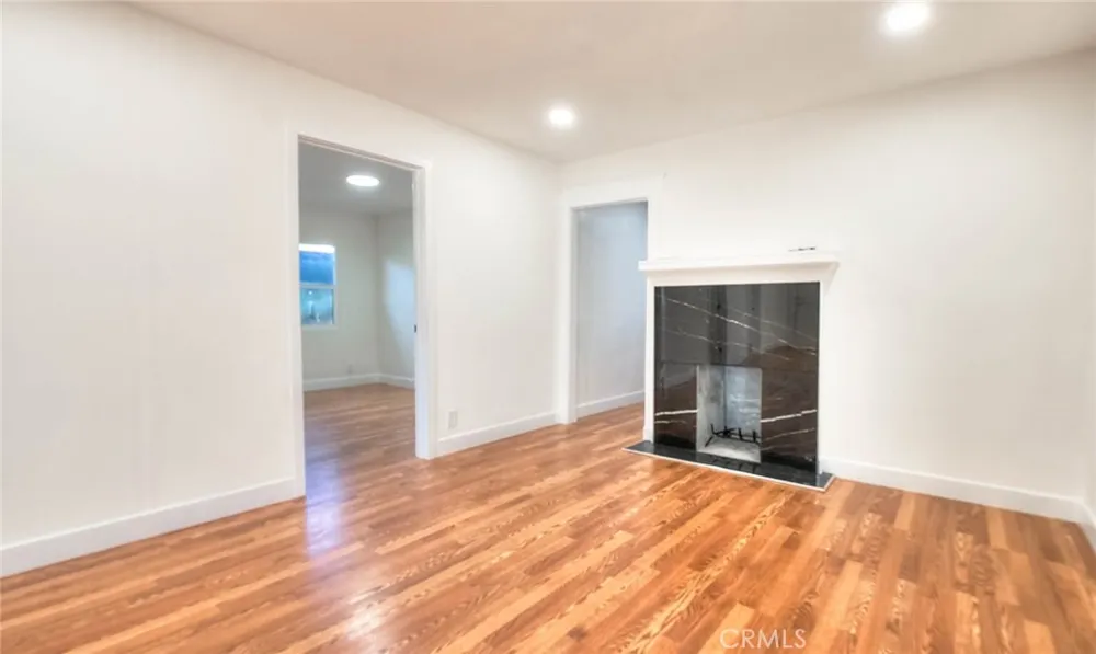 5506 Holmes Avenue Los Angeles, CA 90058