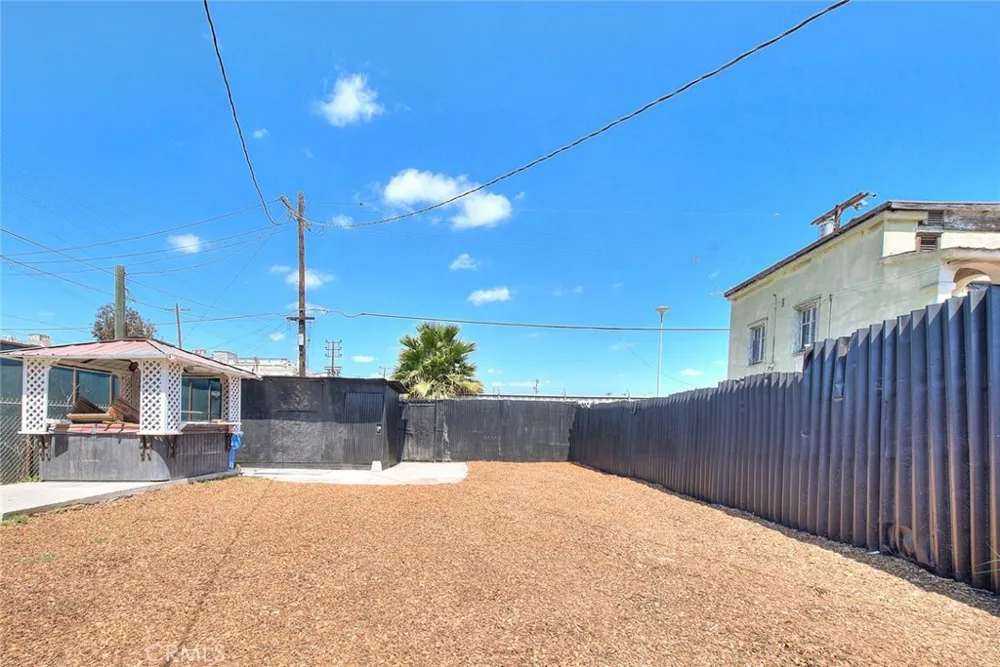 5506 Holmes Avenue Los Angeles, CA 90058