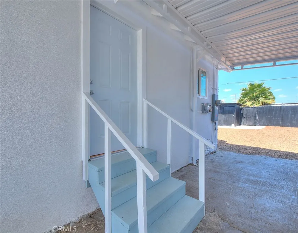 5506 Holmes Avenue Los Angeles, CA 90058