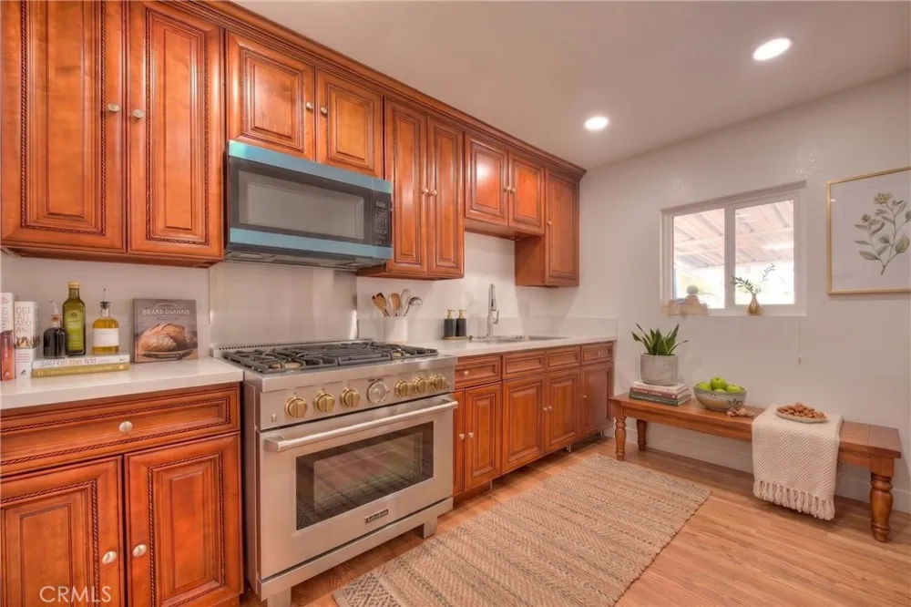 5506 Holmes Avenue Los Angeles, CA 90058