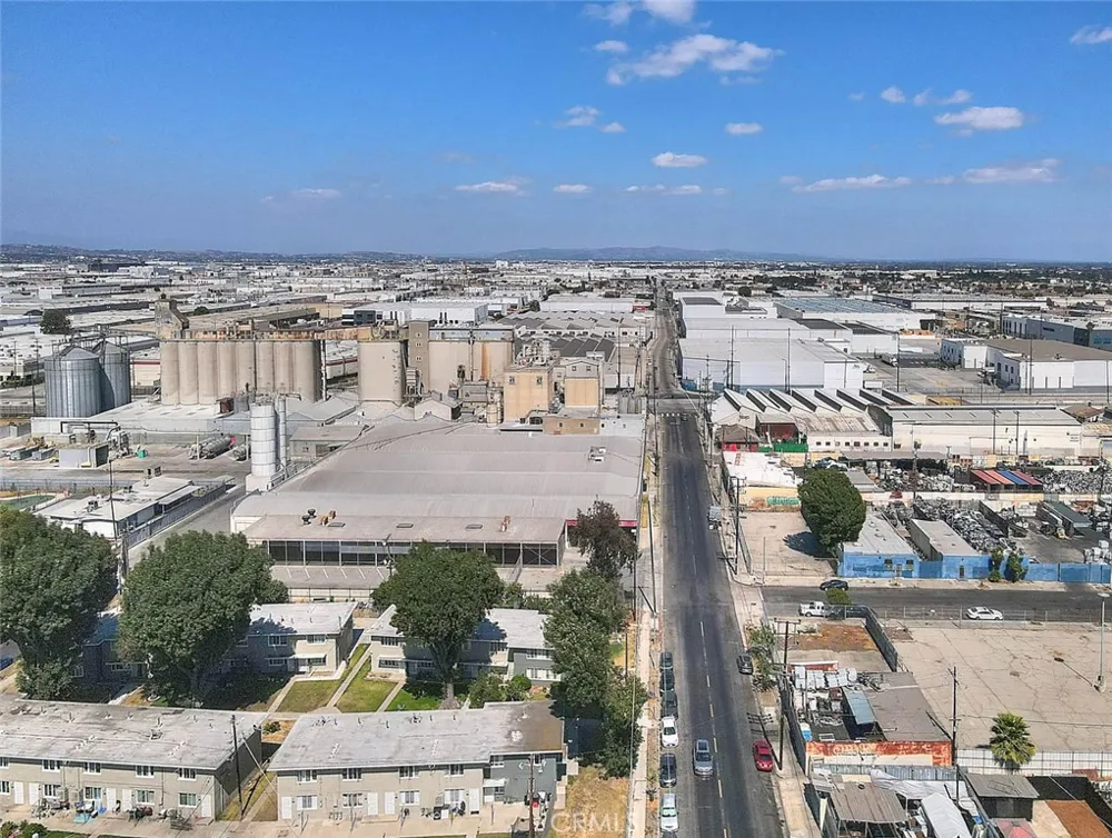 5506 Holmes Avenue Los Angeles, CA 90058