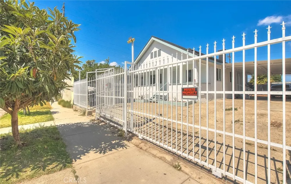 5506 Holmes Avenue Los Angeles, CA 90058