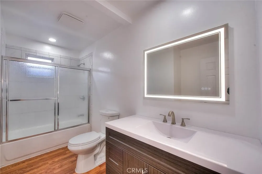 5506 Holmes Avenue Los Angeles, CA 90058
