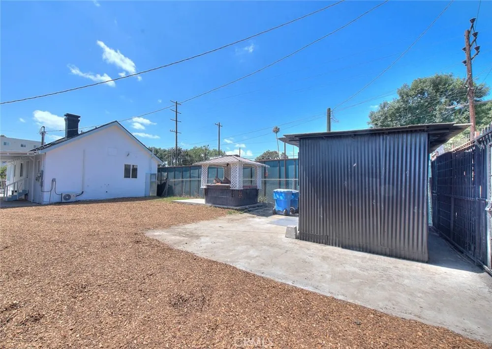 5506 Holmes Avenue Los Angeles, CA 90058