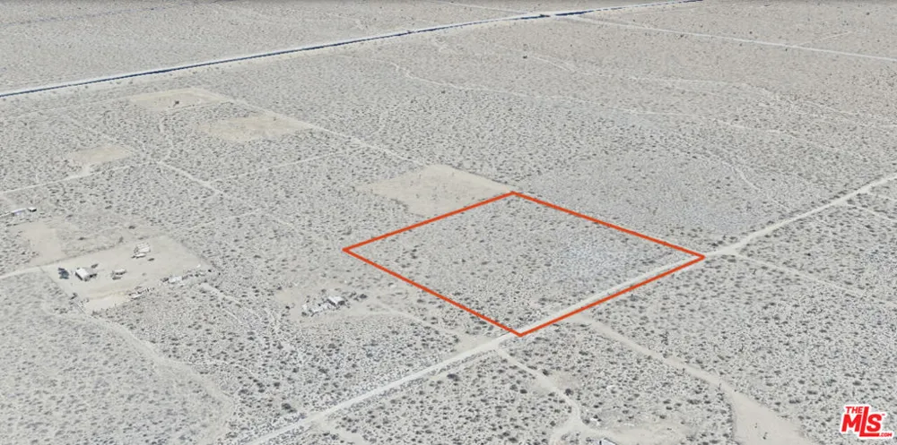 210 Avenue X Llano, CA 93544