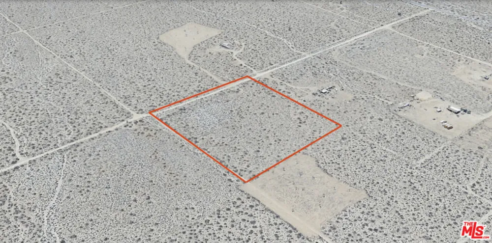 210 Avenue X Llano, CA 93544