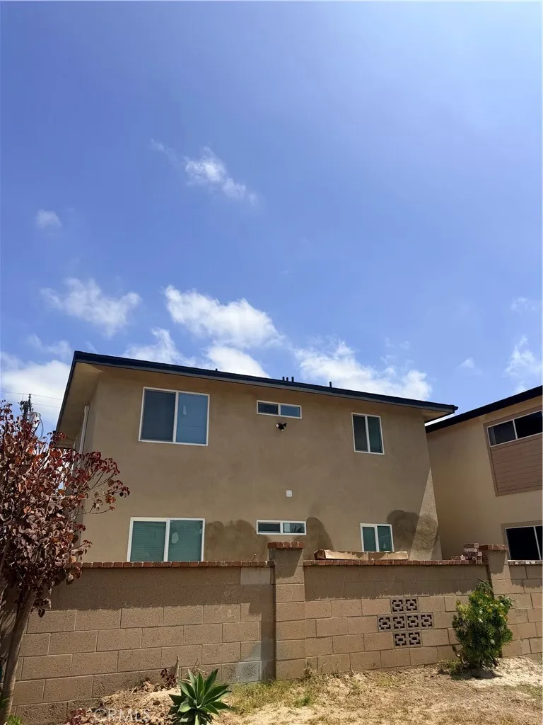 988 Valencia #6 Costa Mesa, CA 92626