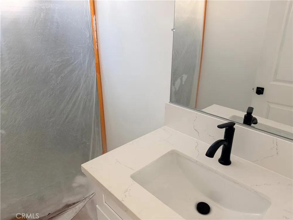 988 Valencia #6 Costa Mesa, CA 92626