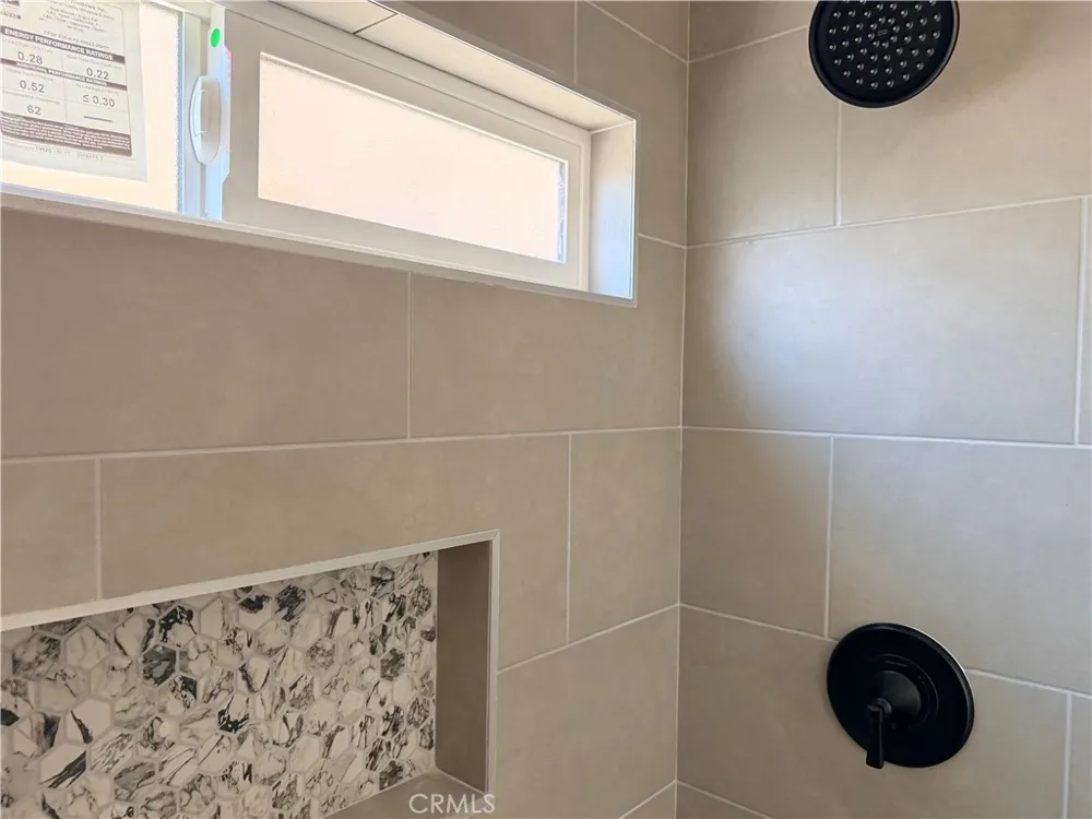 988 Valencia #6 Costa Mesa, CA 92626