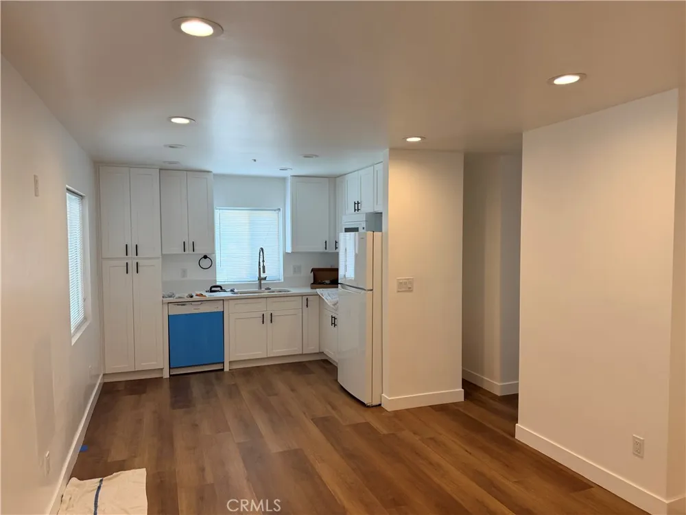 988 Valencia #6 Costa Mesa, CA 92626