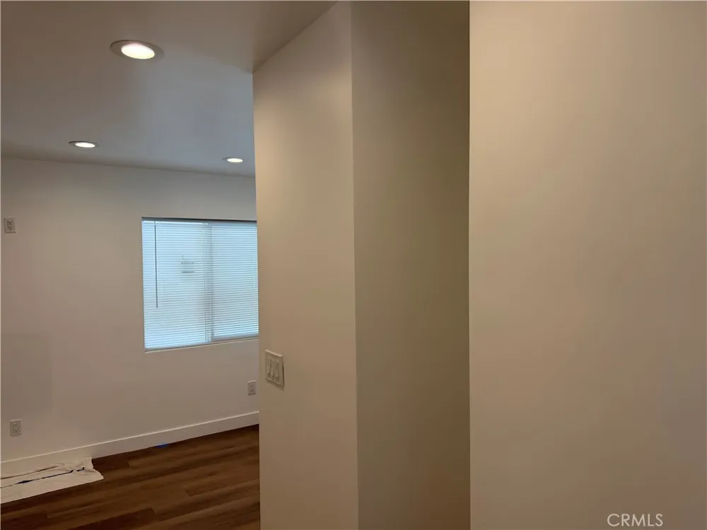 988 Valencia #6 Costa Mesa, CA 92626