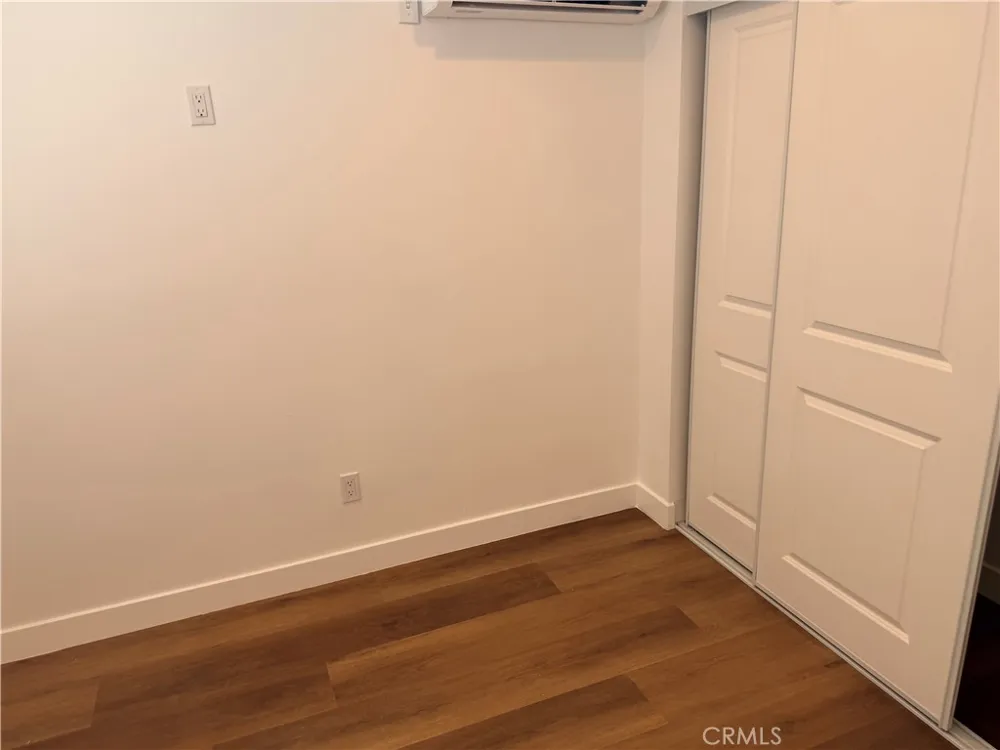 988 Valencia #6 Costa Mesa, CA 92626