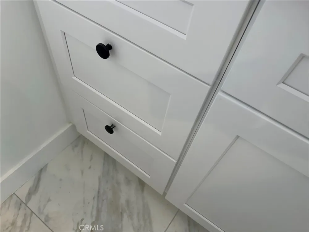 988 Valencia #6 Costa Mesa, CA 92626