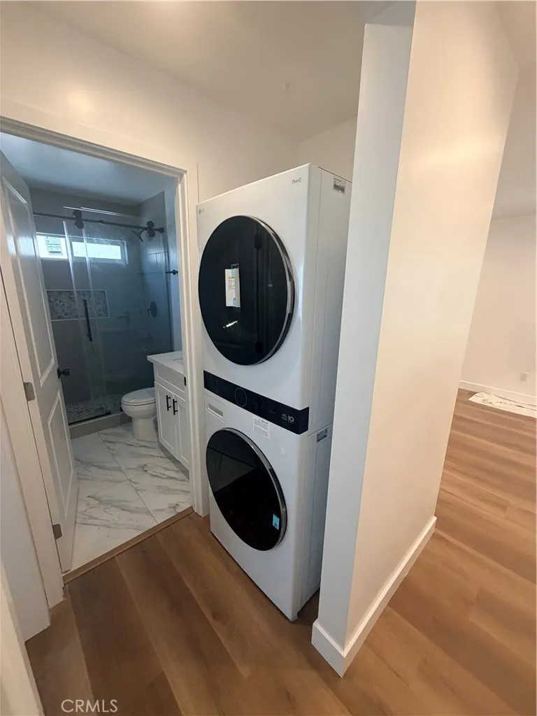 988 Valencia #6 Costa Mesa, CA 92626