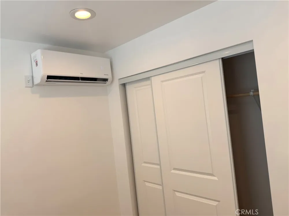 988 Valencia #6 Costa Mesa, CA 92626