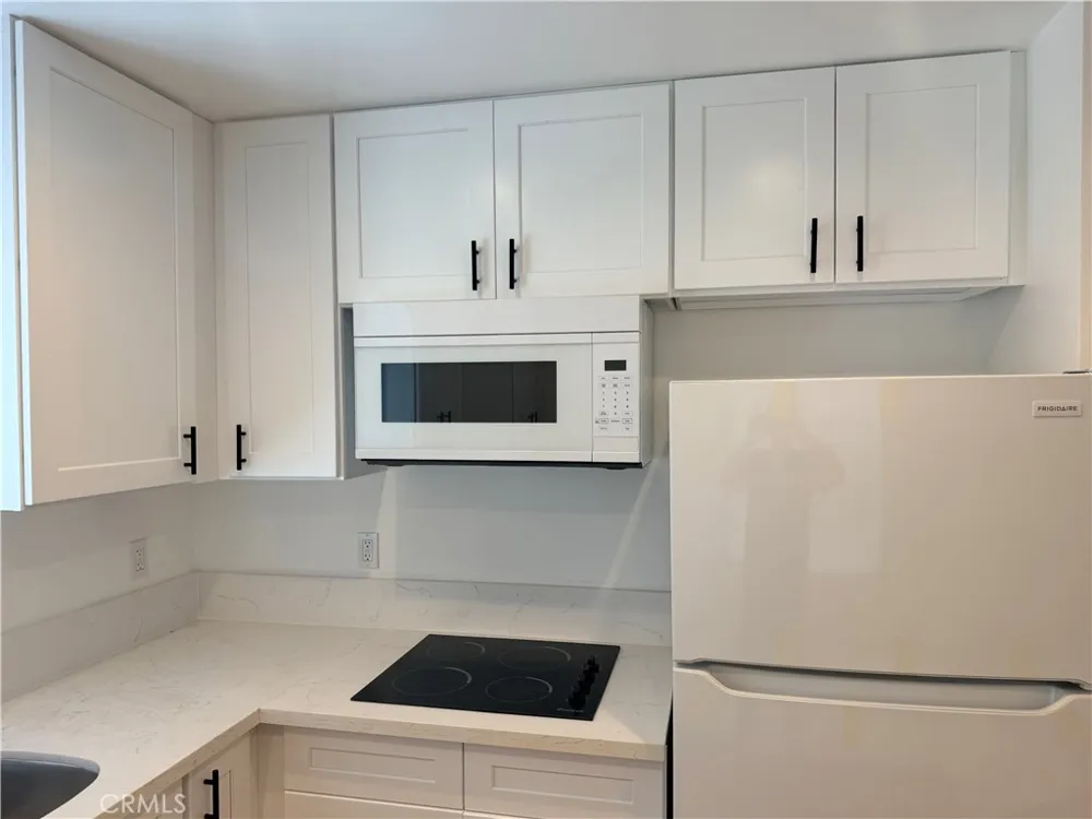 988 Valencia #6 Costa Mesa, CA 92626