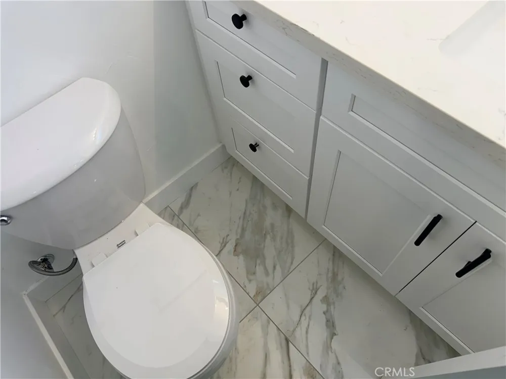 988 Valencia #6 Costa Mesa, CA 92626