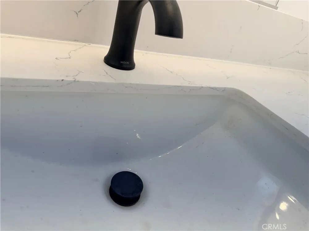 988 Valencia #6 Costa Mesa, CA 92626