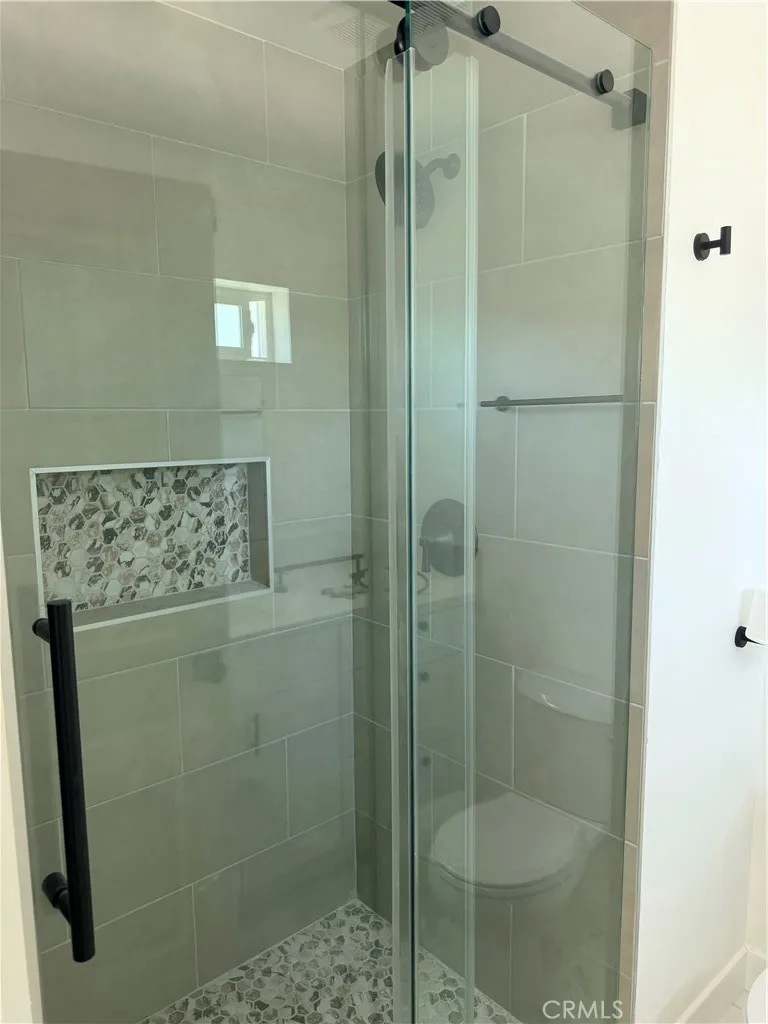 988 Valencia #6 Costa Mesa, CA 92626