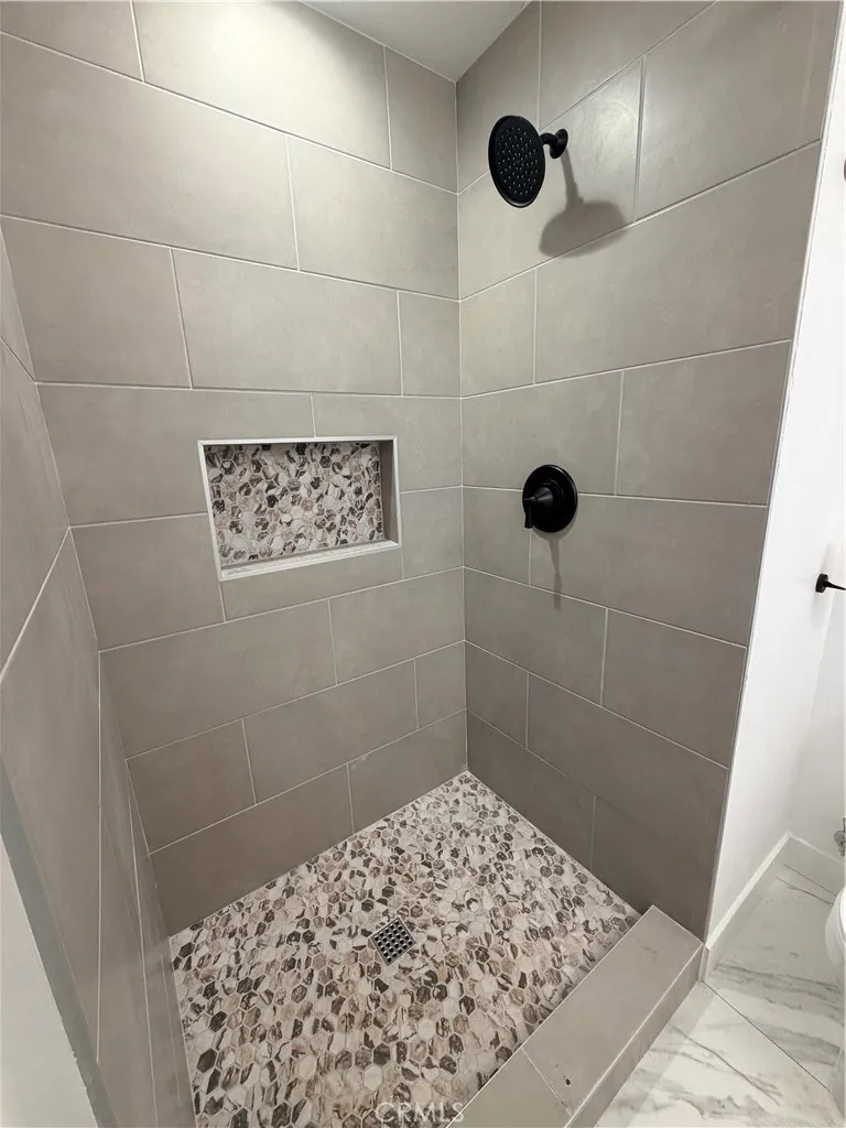 988 Valencia #6 Costa Mesa, CA 92626
