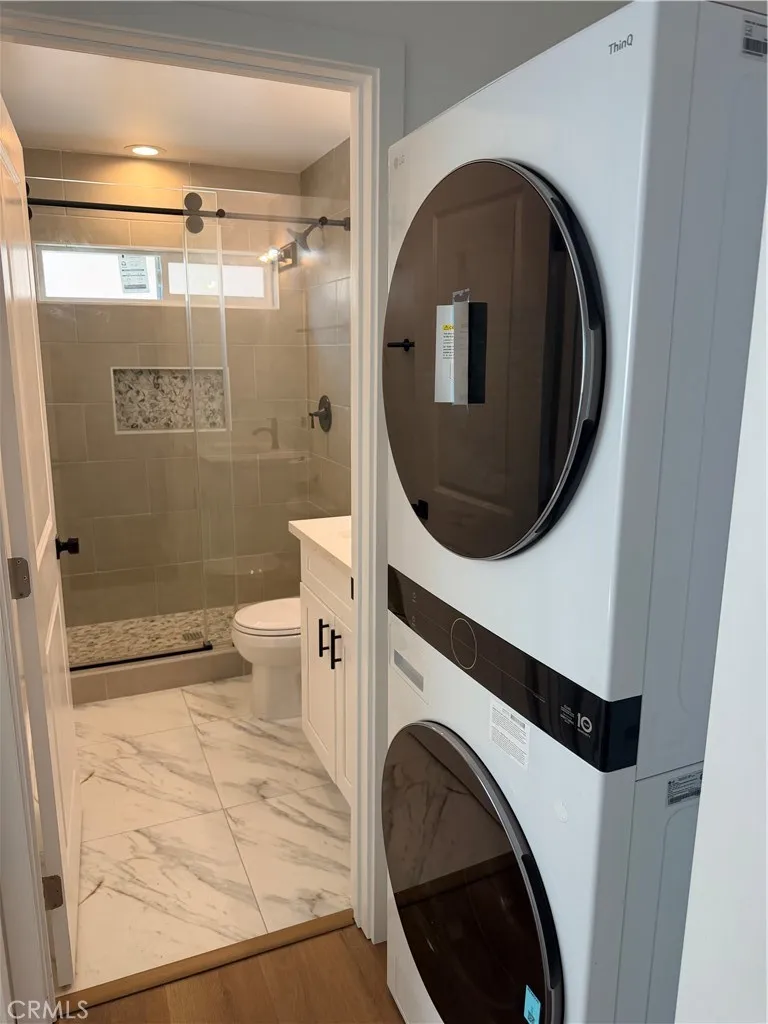 988 Valencia #6 Costa Mesa, CA 92626